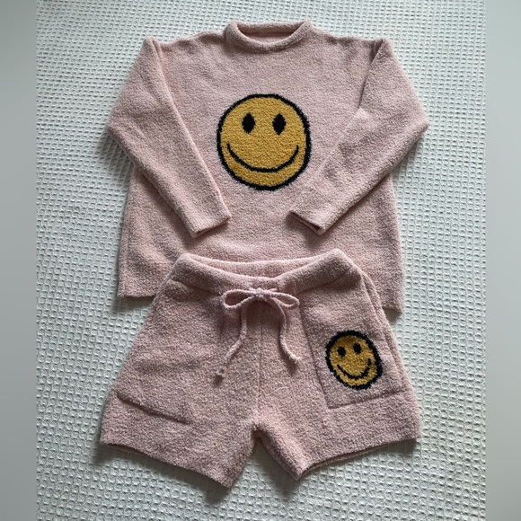 ComfyLuxe High End Hippie Smiley Face Microfiber Polyester 2 Piece Pajama Set - Picture 1 of 11